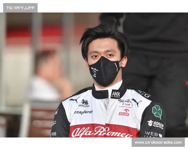 上海站周冠宇粉丝热情助威国旗飘扬展现主场荣耀